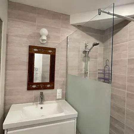 Holiday home Maisonnette Entre Bois Et Champs Crest