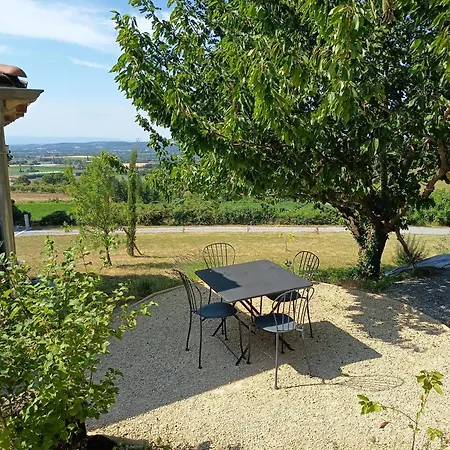 Maisonnette Entre Bois Et Champs Nyaraló